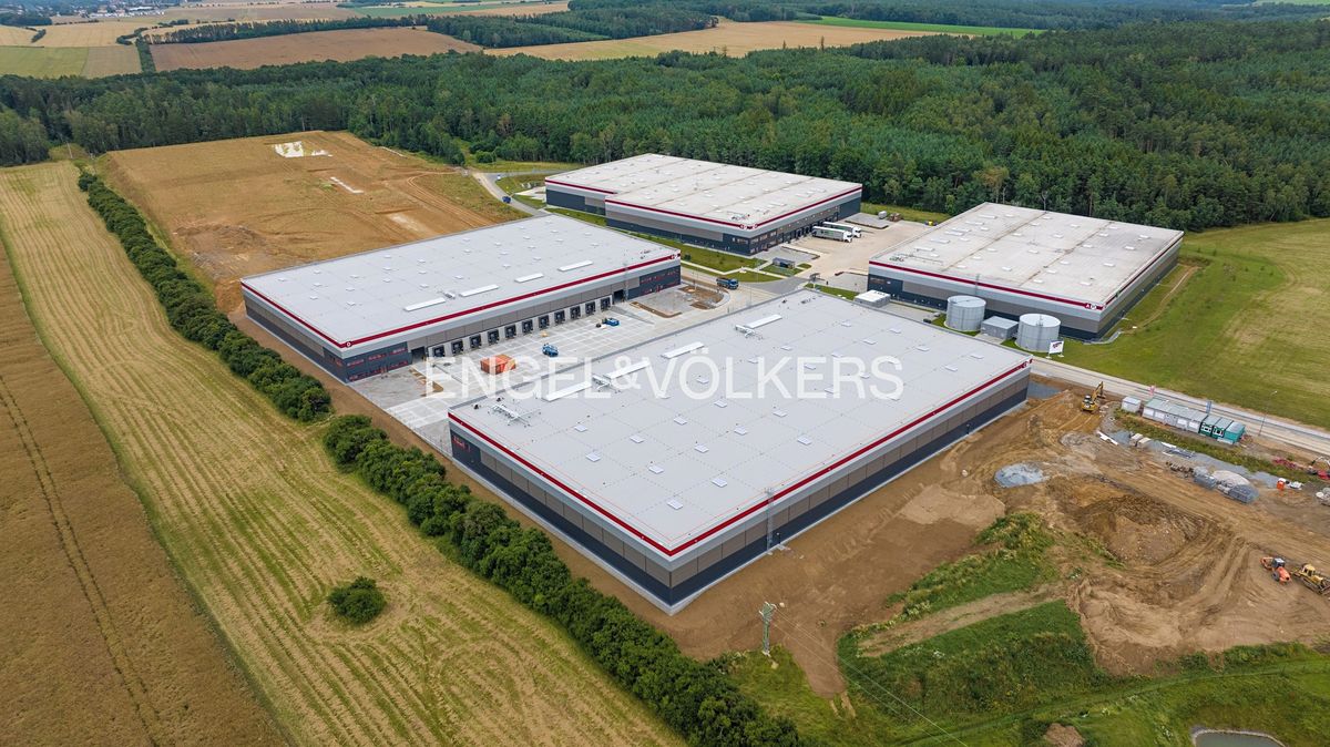 Pronájem skladového prostoru 63500 m² – fotografie 2