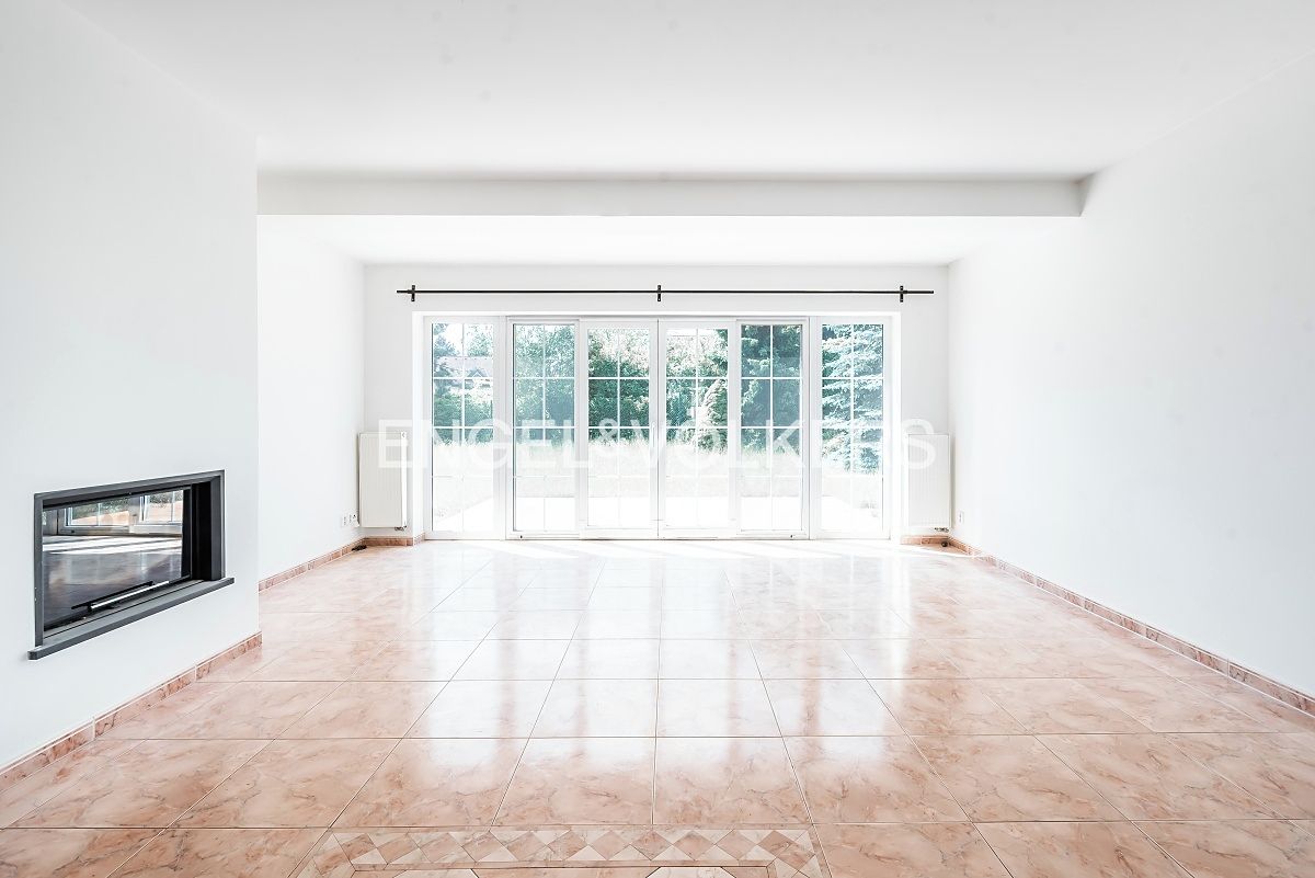 Pronájem vily 610 m², pozemek 747 m², Průhonice – fotka 1 z 3