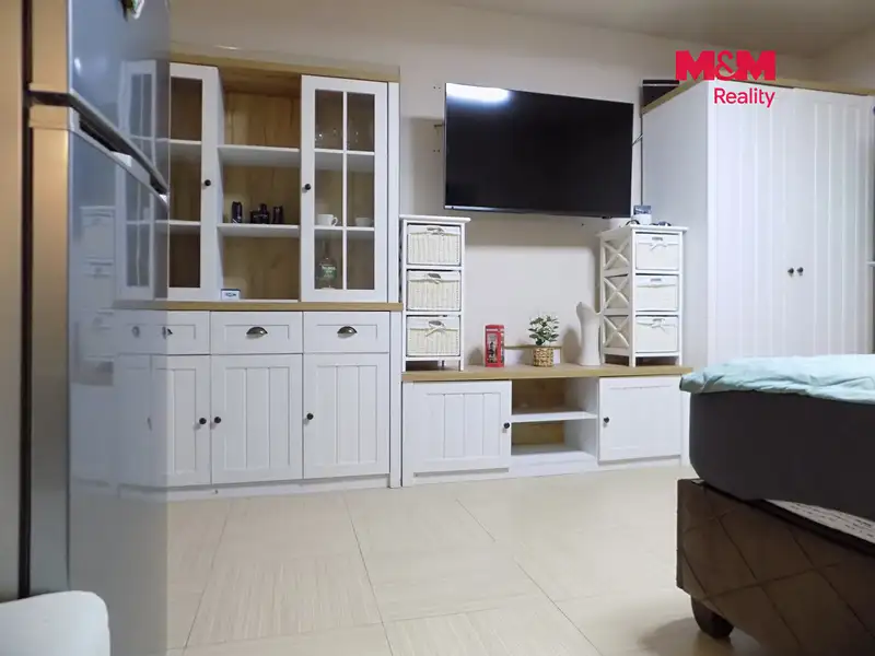 Prodej bytu 1+kk 24 m², Králův Dvůr – náhled fotky 2