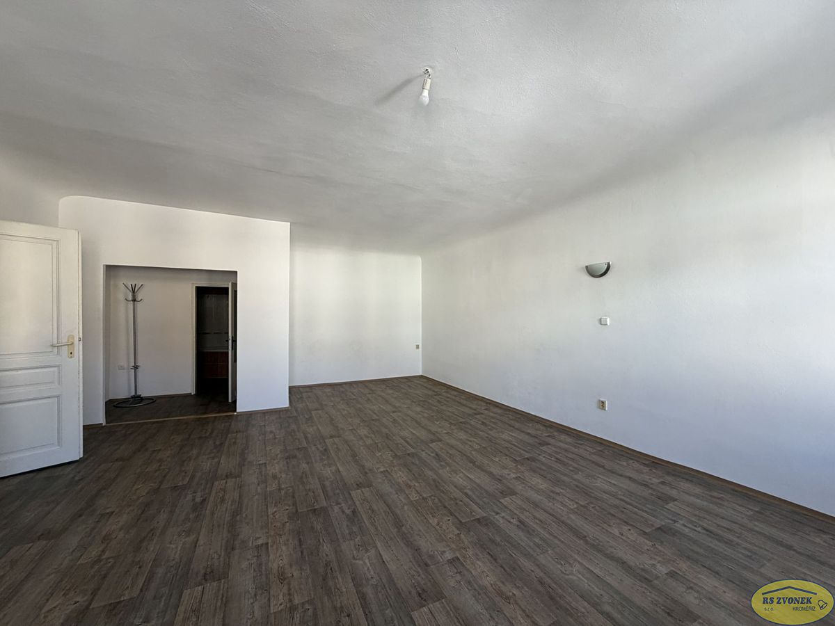 Pronájem bytu 2+1 92 m² – fotografie 3