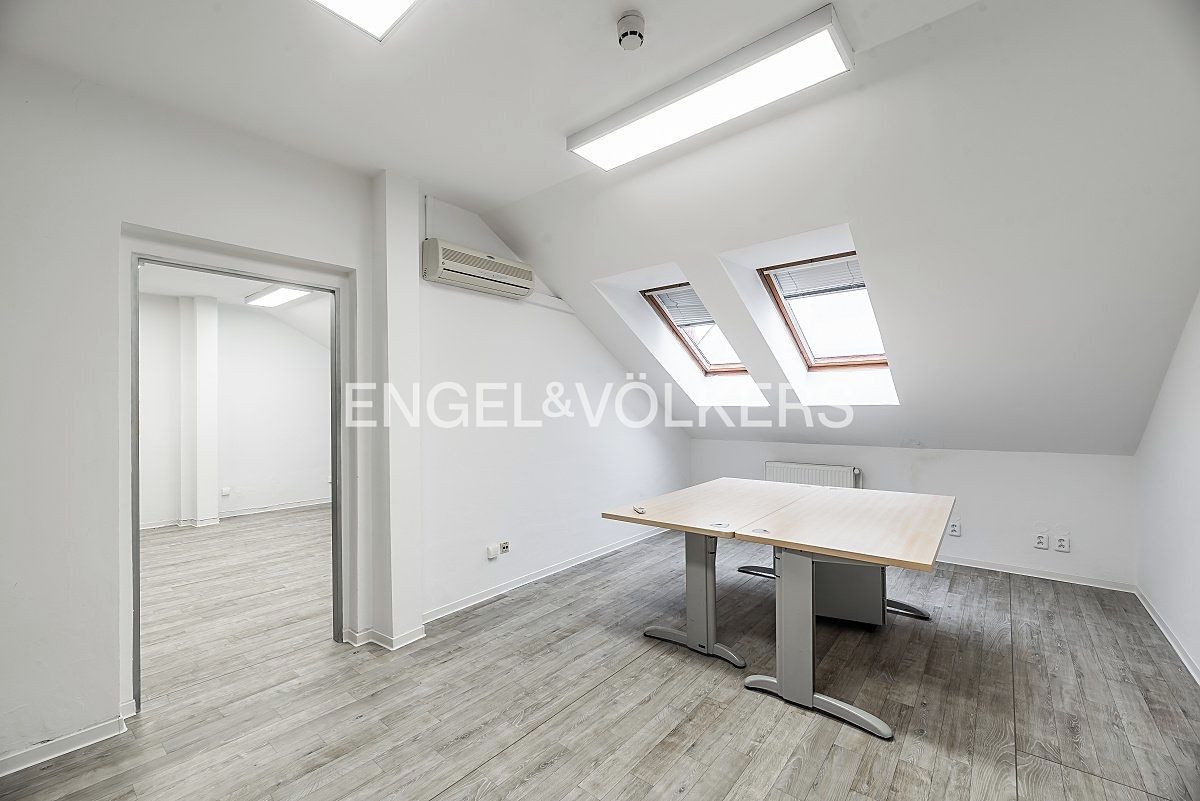 Pronájem kanceláře 57 m² – fotografie 5