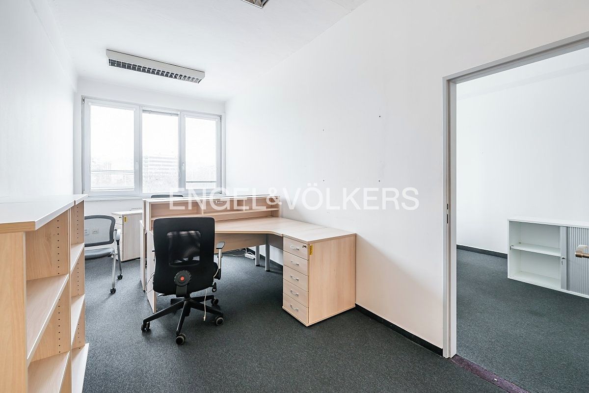 Pronájem kanceláře 516 m² – fotografie 2