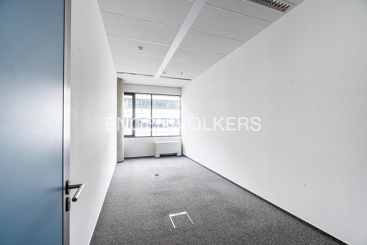 Pronájem kanceláře 1106 m² – fotografie 5