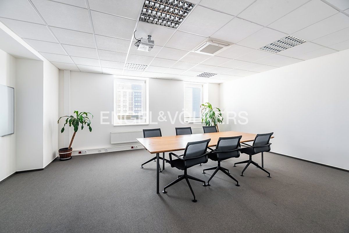 Pronájem kanceláře 197 m² – fotografie 4