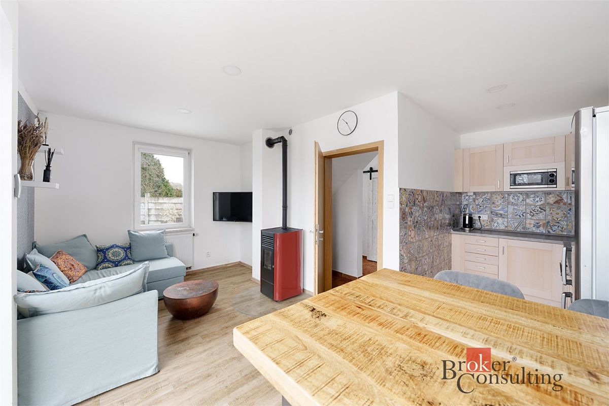 Prodej rodinného domu 66 m², pozemek 327 m² – fotografie 2