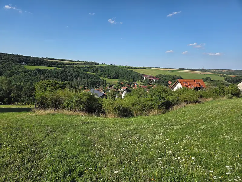 Prodej stavebního pozemku 1349 m², Mořina – náhled fotky 2