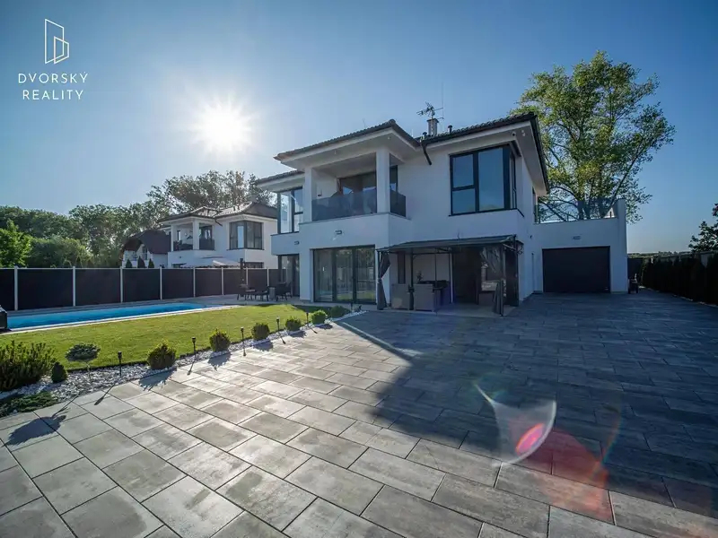 Prodej rodinného domu 243 m², pozemek 858 m², Květnice – náhled fotky 1