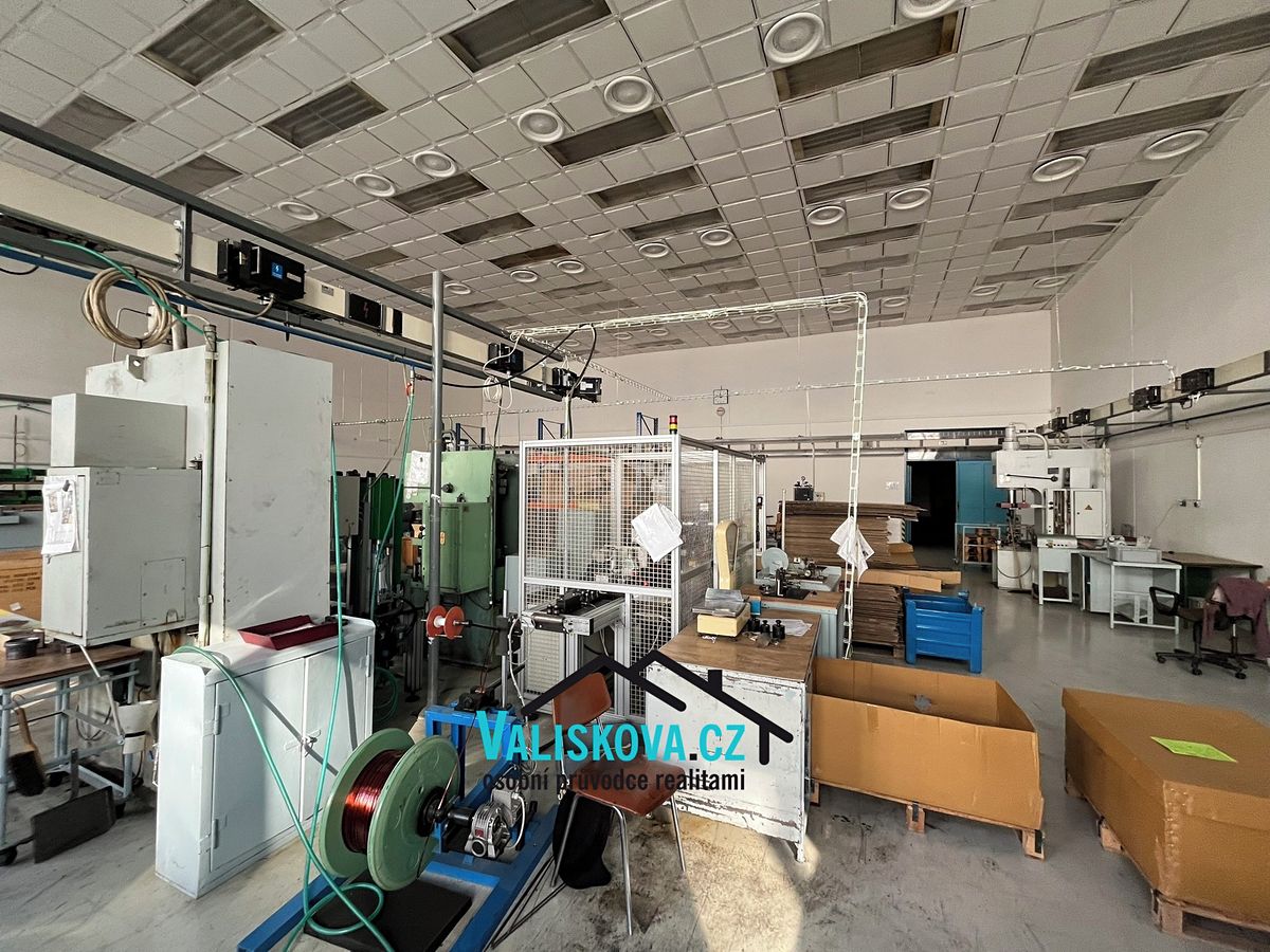 Pronájem skladového prostoru 900 m² – fotografie 3