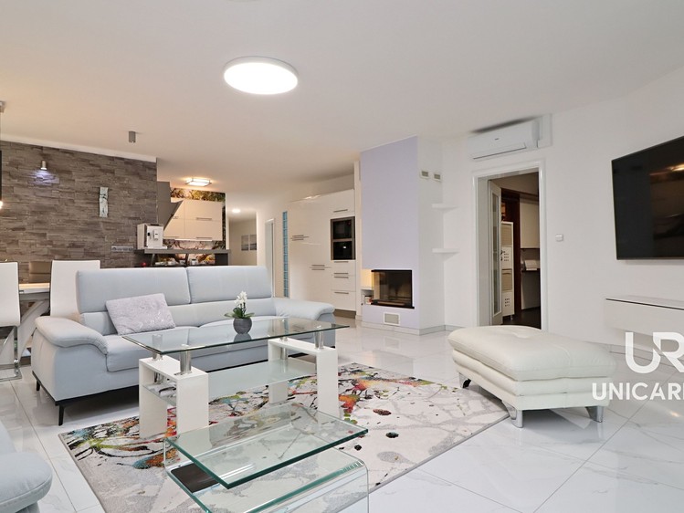 Prodej komerčního prostoru, 523 m² (6 z 27)