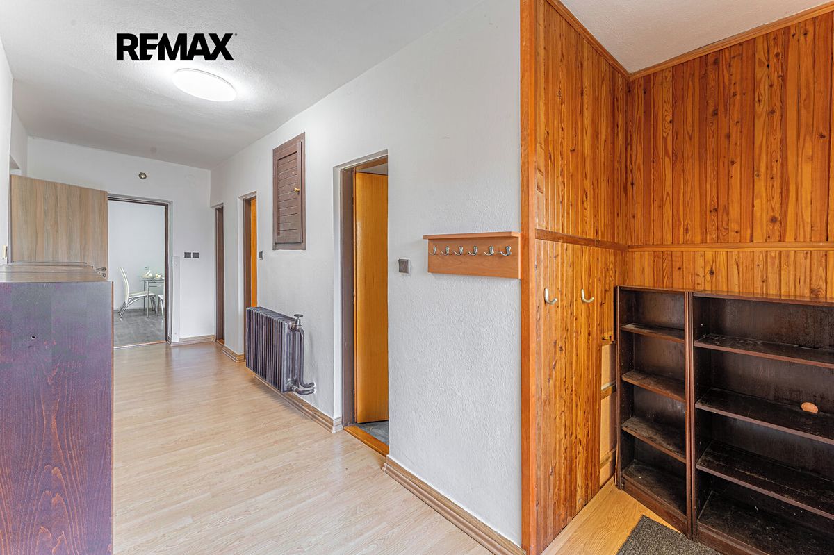 Prodej rodinného domu 208 m², pozemek 1618 m² – fotografie 4