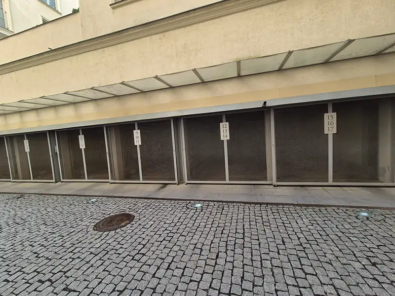 Pronájem garážového stání 12 m², Praha – náhled fotky 3