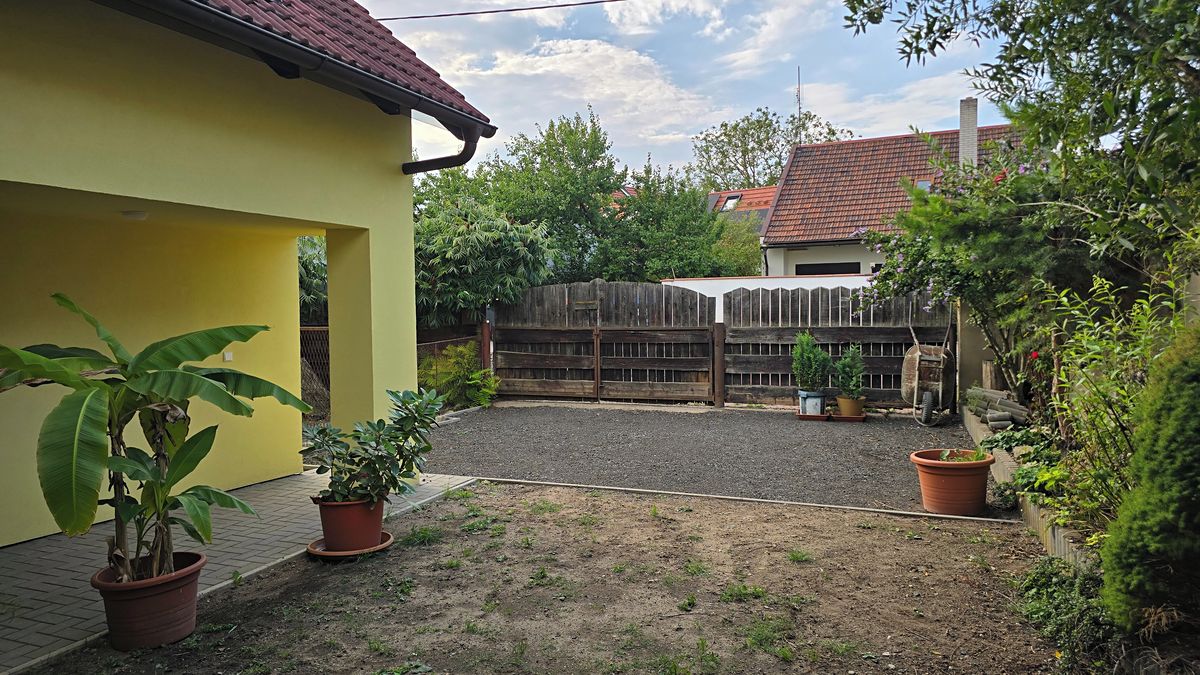 Prodej rodinného domu 235 m², pozemek 359 m² – fotografie 2
