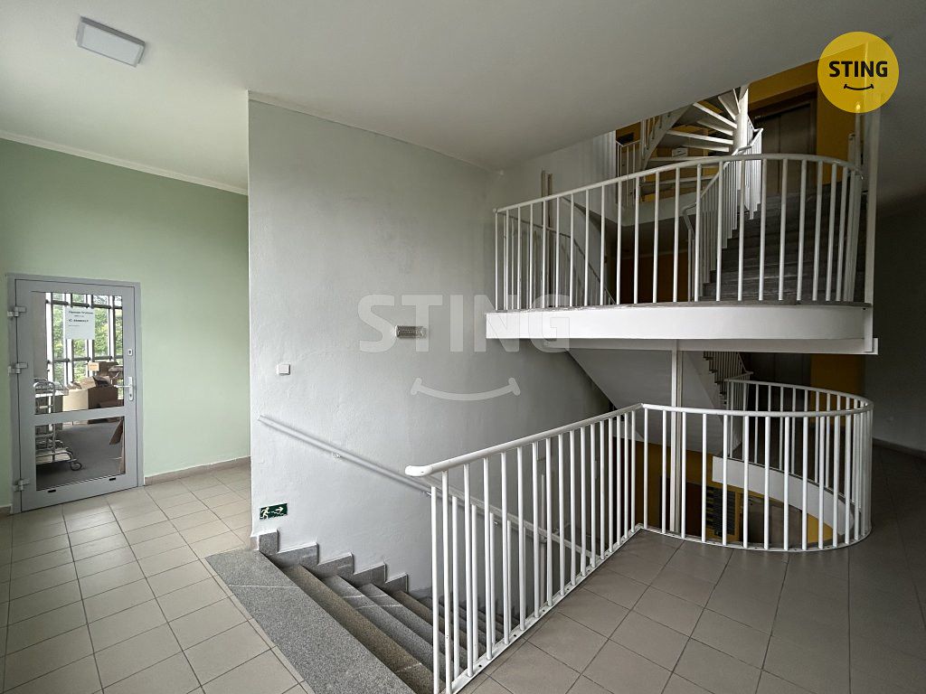 Pronájem kanceláře 830 m² – fotografie 5
