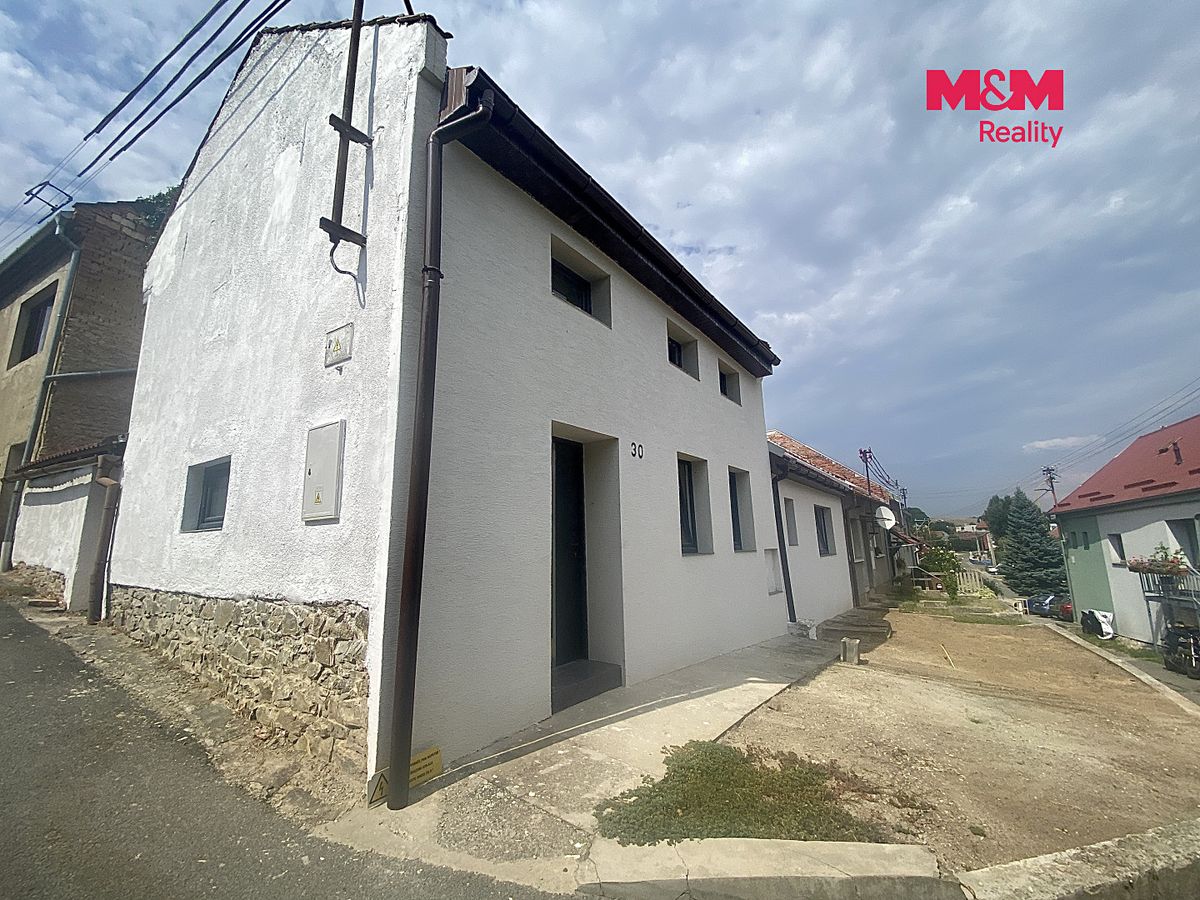 Prodej rodinného domu 100 m², pozemek 282 m² – fotografie 2