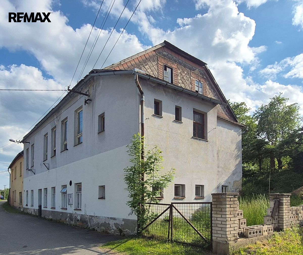 Prodej rodinného domu 372 m², pozemek 436 m² – fotografie 2