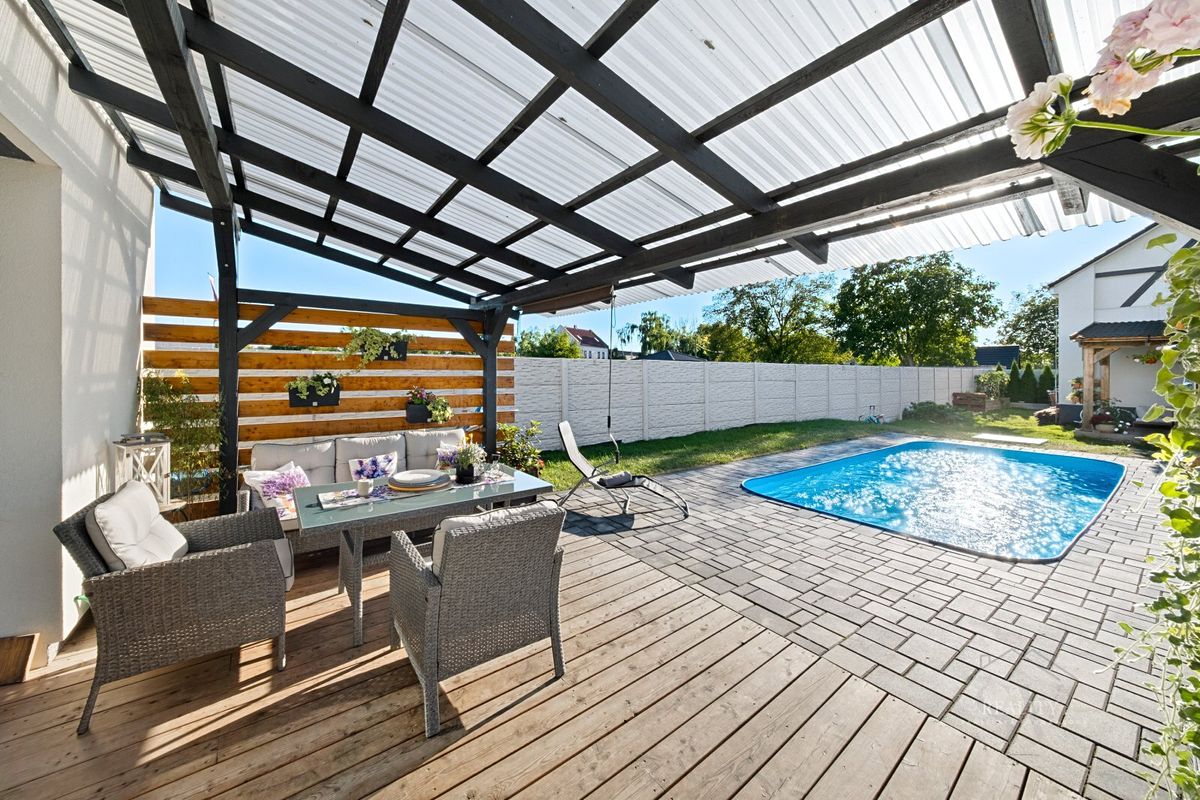 Prodej rodinného domu 221 m², pozemek 1252 m² – fotografie 4