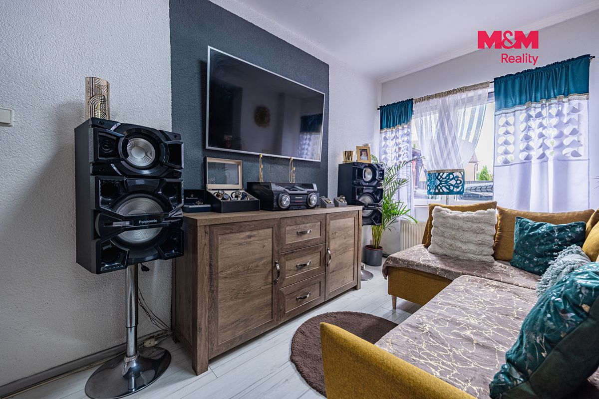 Prodej rodinného domu 267 m², pozemek 574 m² – fotografie 3
