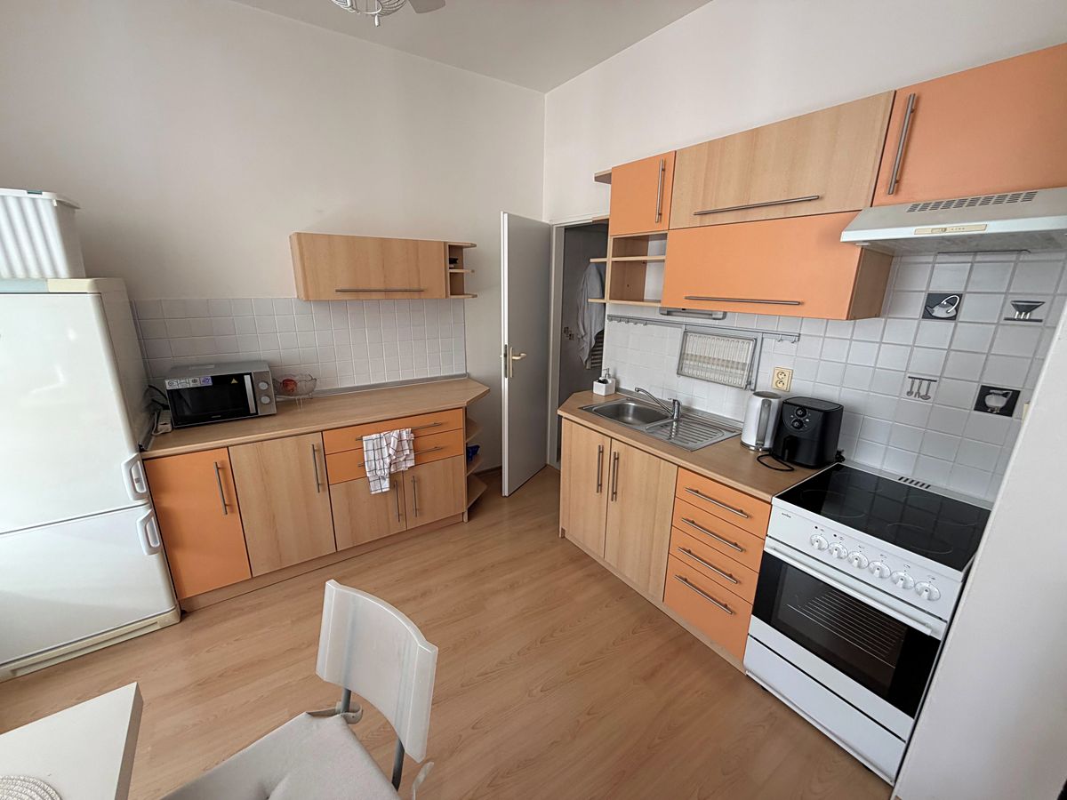 Pronájem bytu 1+kk 38 m² – fotografie 2