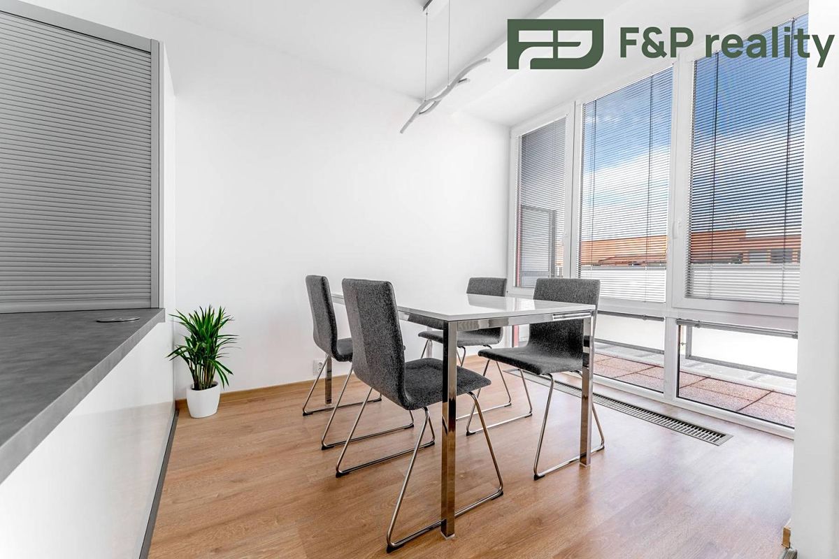 Pronájem bytu 4+kk 93 m² – fotografie 4