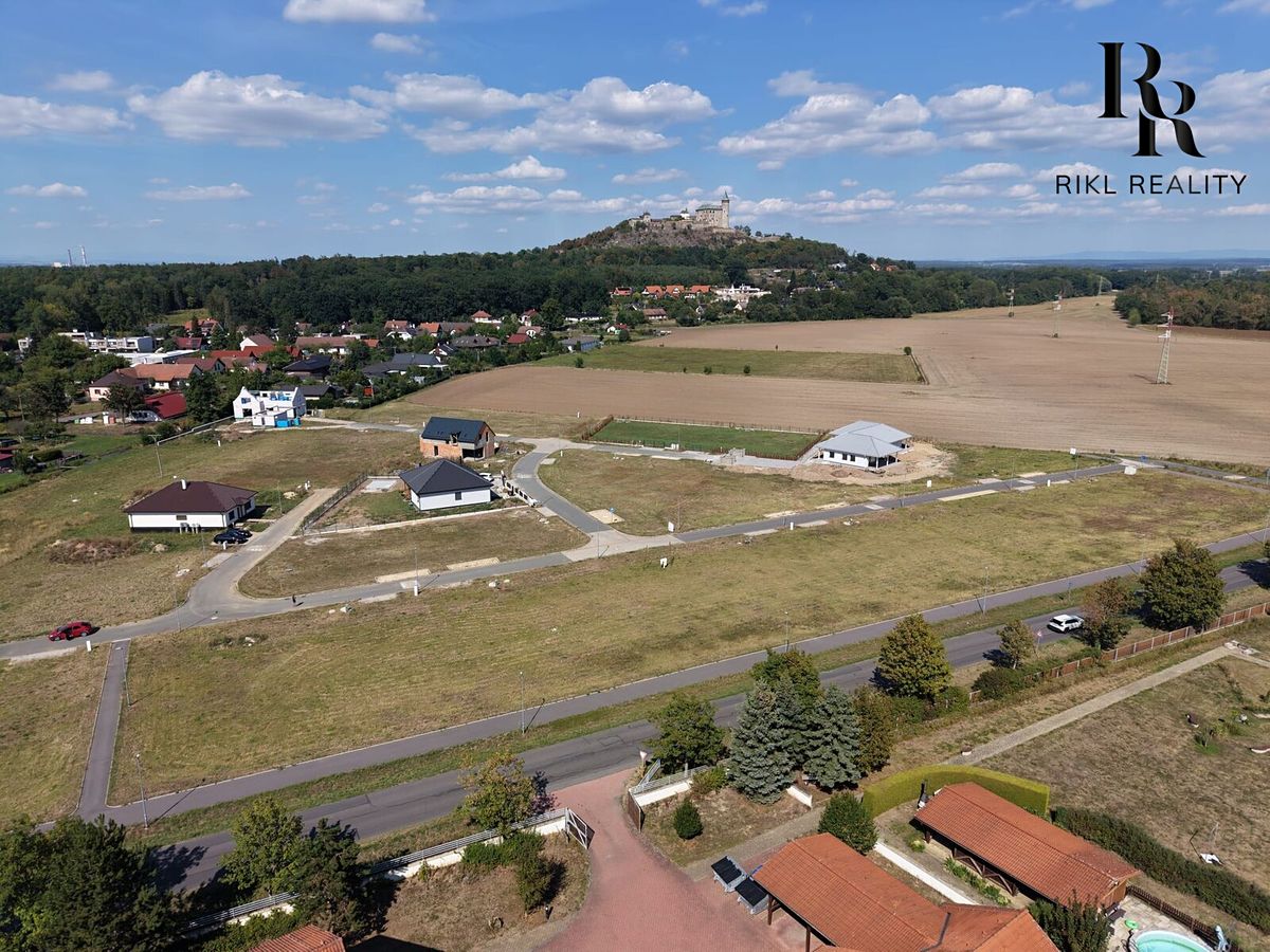 Prodej stavebního pozemku 998 m², Ráby – fotka 1 z 3