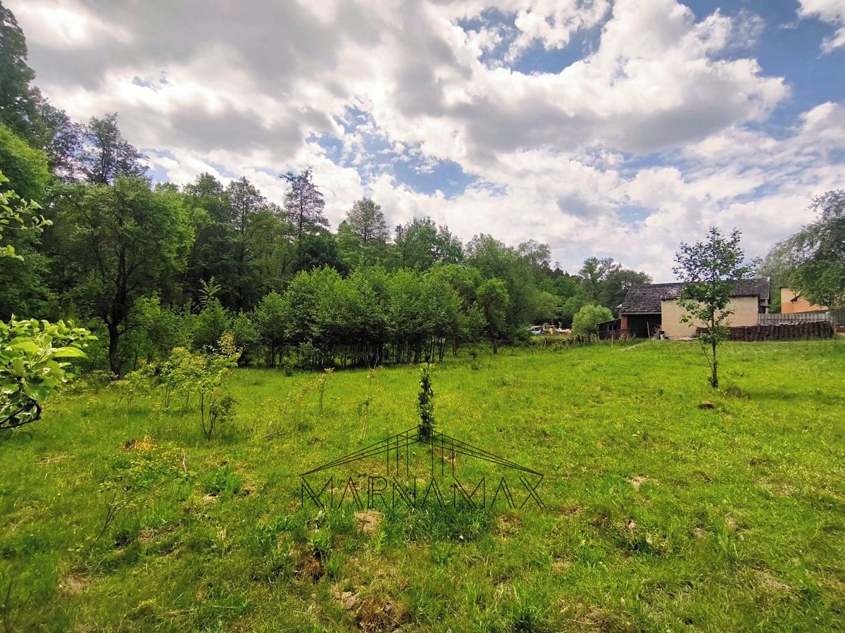 Prodej stavebního pozemku 2377 m² – fotografie 2