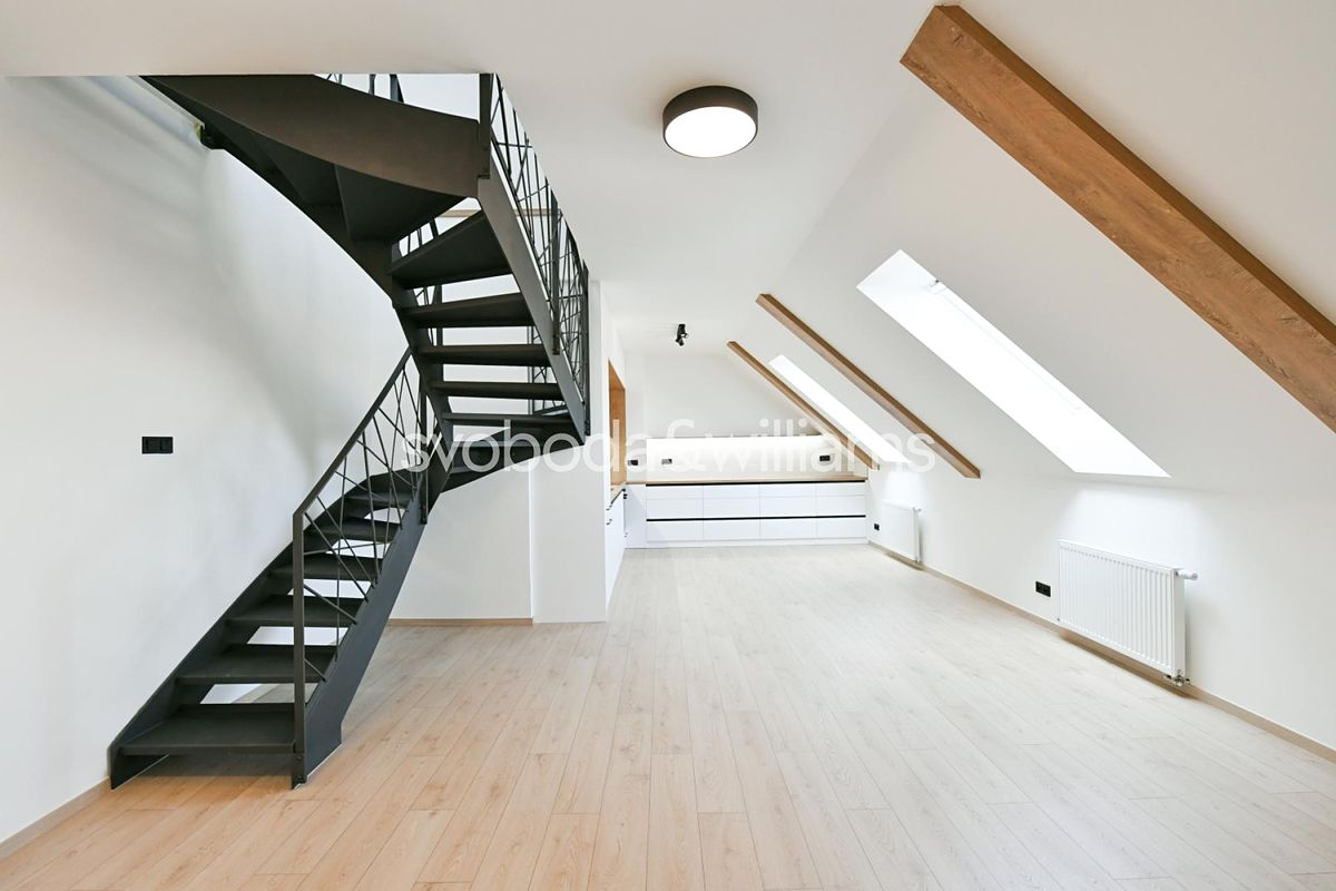 Pronájem bytu 4+kk 108 m²
