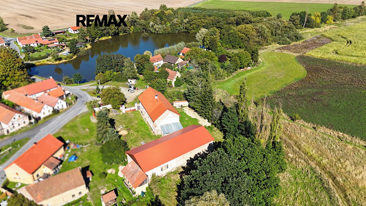 Prodej rodinného domu 710 m², pozemek 2962 m² – fotografie 2