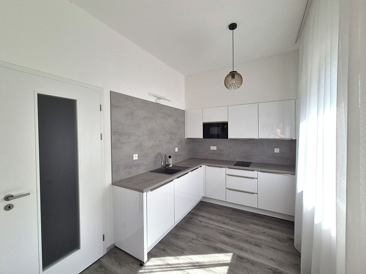 Pronájem bytu 1+kk 40 m² – fotografie 2