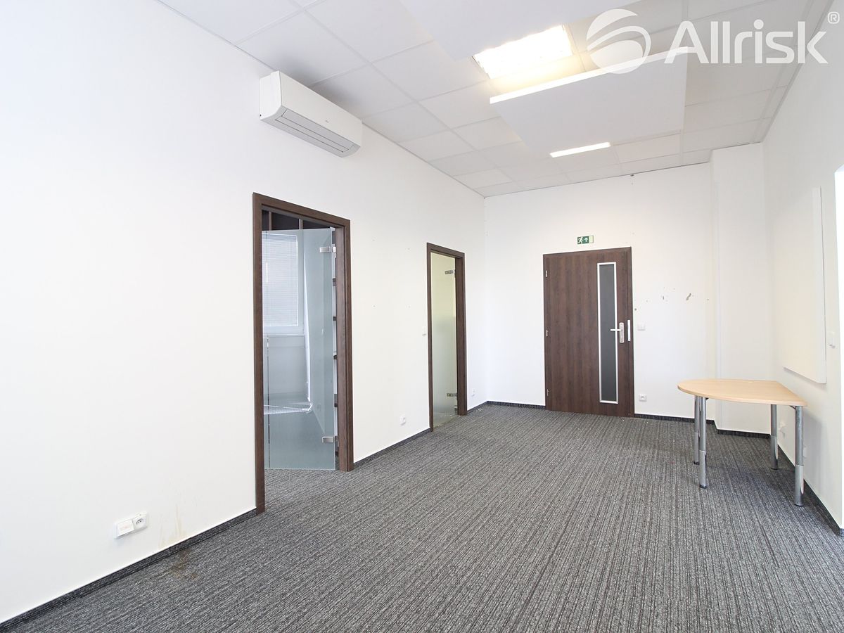 Pronájem kanceláře 105 m² – fotografie 3