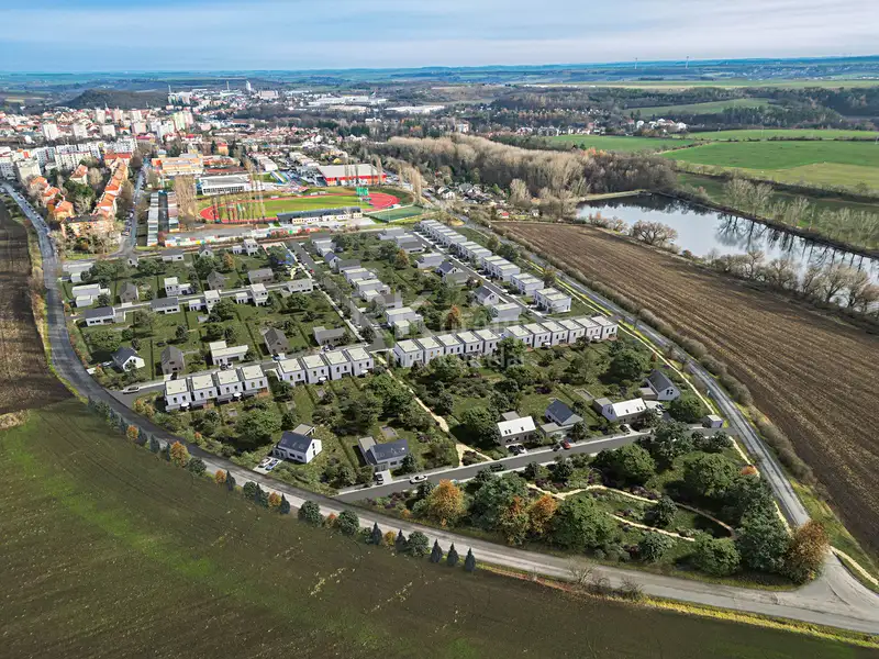 Prodej stavebního pozemku 957 m², Slaný – náhled fotky 1