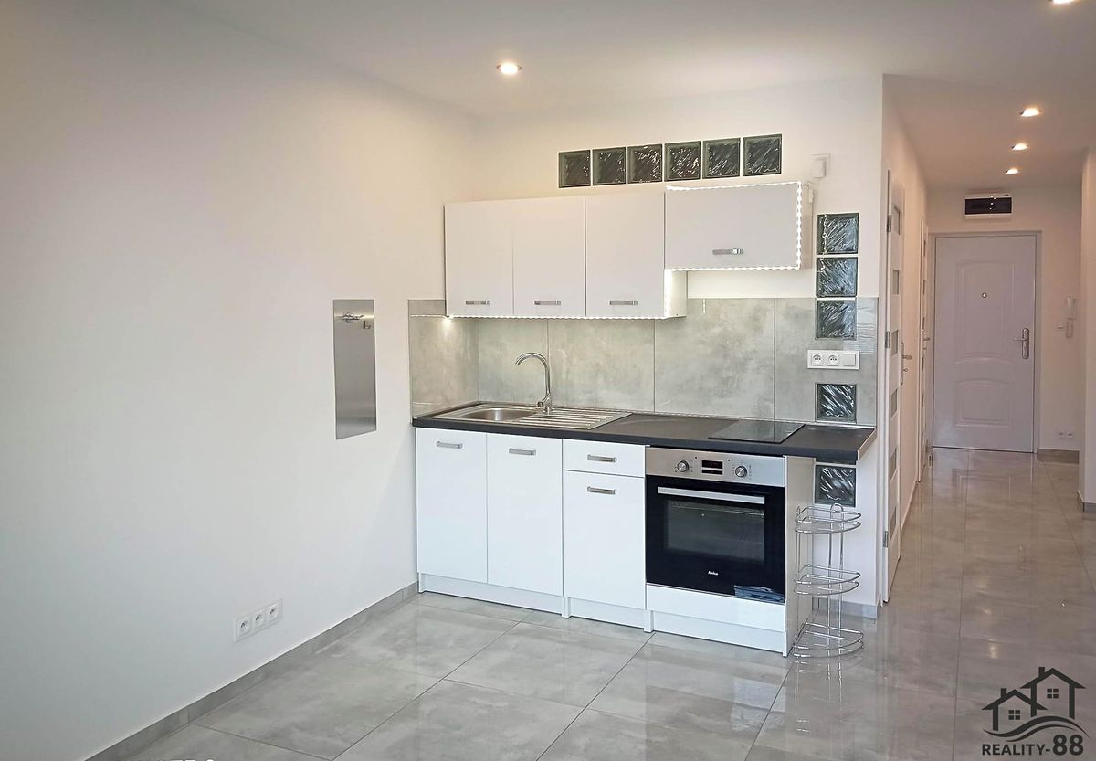 Pronájem bytu 1+kk 28 m²