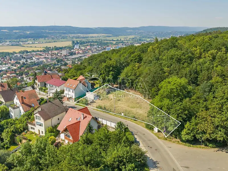 Prodej stavebního pozemku 947 m², Praha – náhled fotky 1