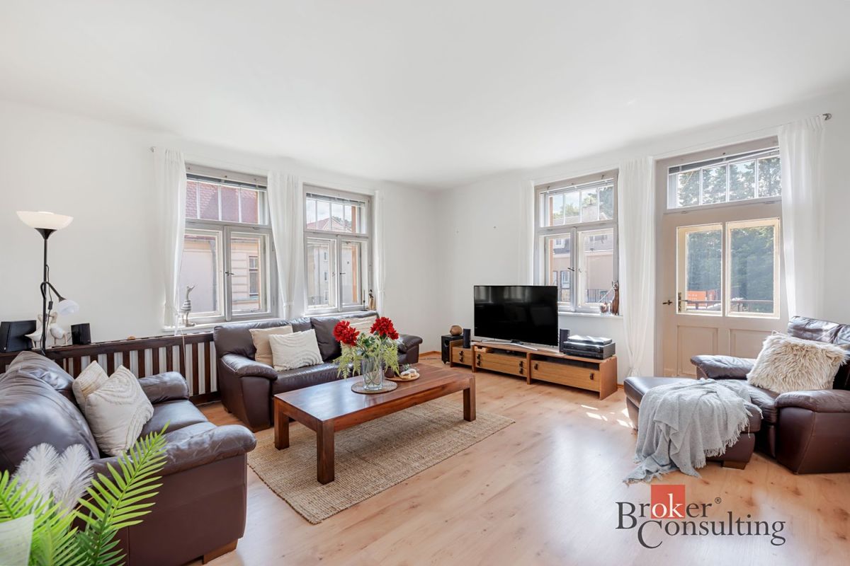 Prodej rodinného domu 270 m², pozemek 721 m² – fotografie 4