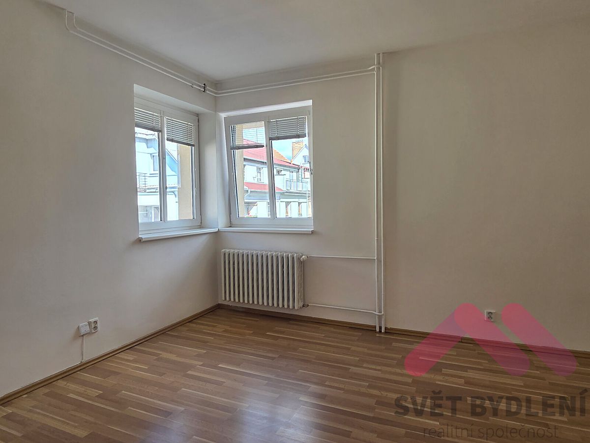 Pronájem bytu 2+kk 38 m² – fotografie 3