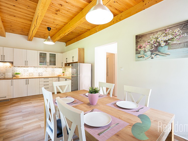 Haus zum Kauf, 302 m² (2 von 27)