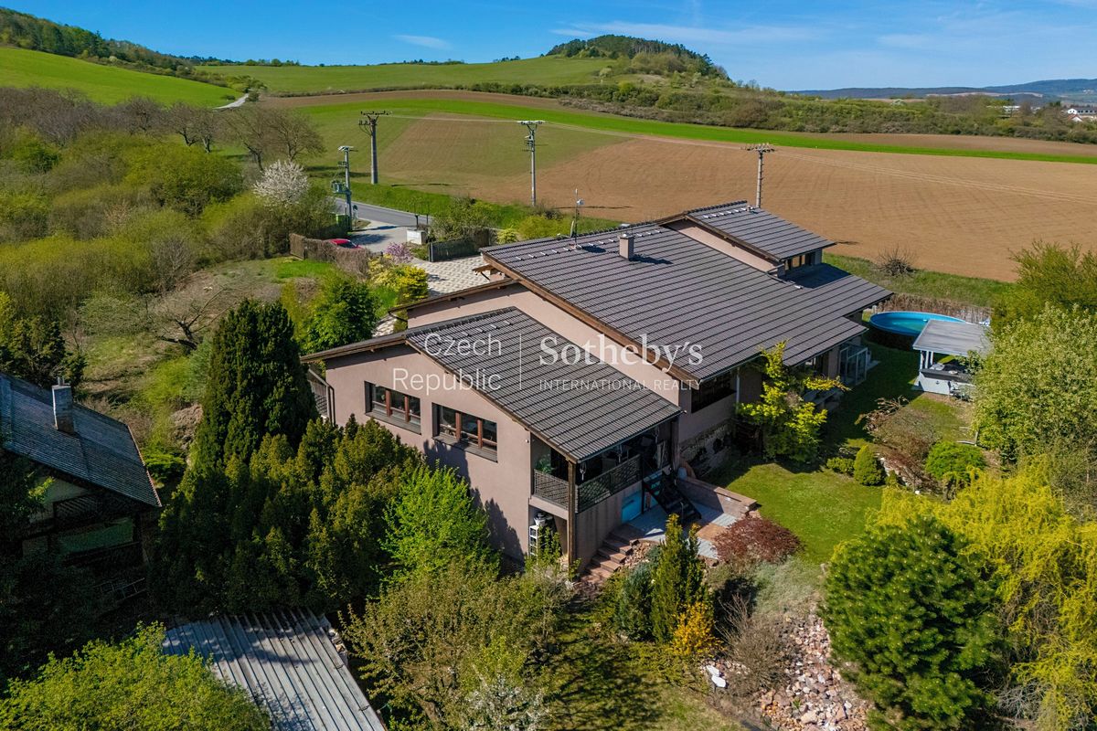 Prodej rodinného domu 422 m², pozemek 3263 m² – fotografie 2