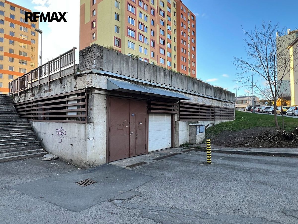 Pronájem garážového stání 18 m² – fotografie 2