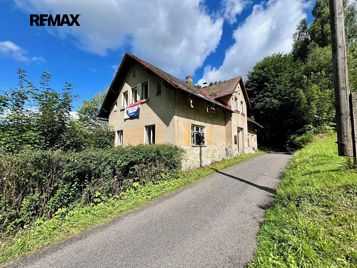 Prodej rodinného domu 210 m², pozemek 2624 m² – fotografie 2
