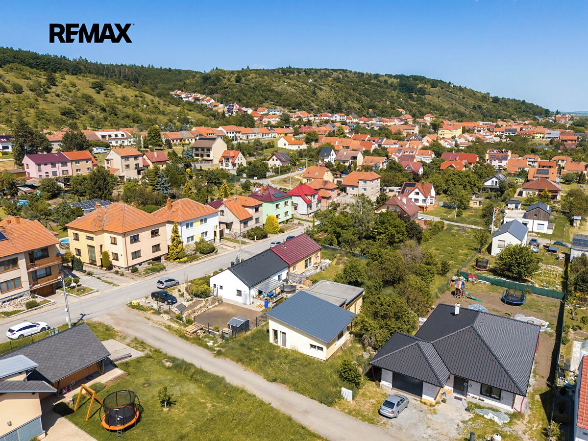 Prodej stavebního pozemku 885 m² – fotografie 2