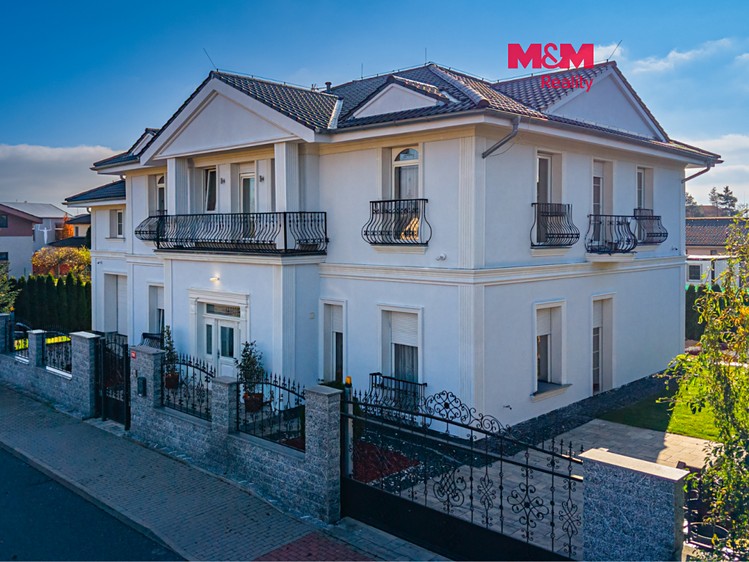 Prodej komerčního prostoru, 356 m² (1 z 30)