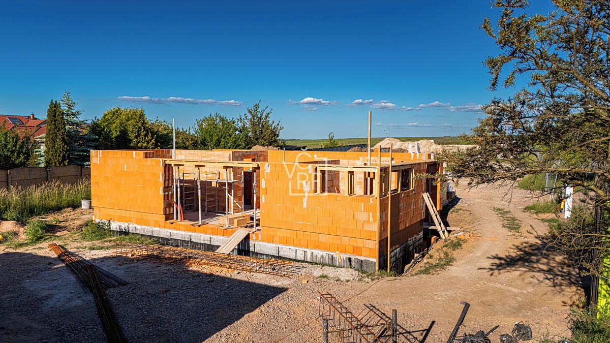 Prodej rodinného domu 128 m², pozemek 668 m² – fotografie 2