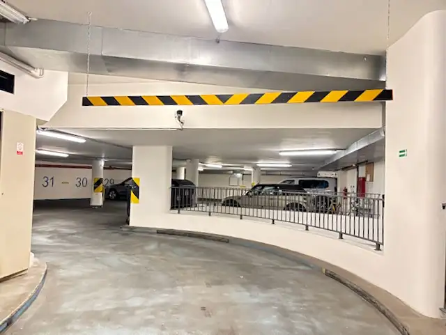 Pronájem garážového stání 12 m², Praha – náhled fotky 3