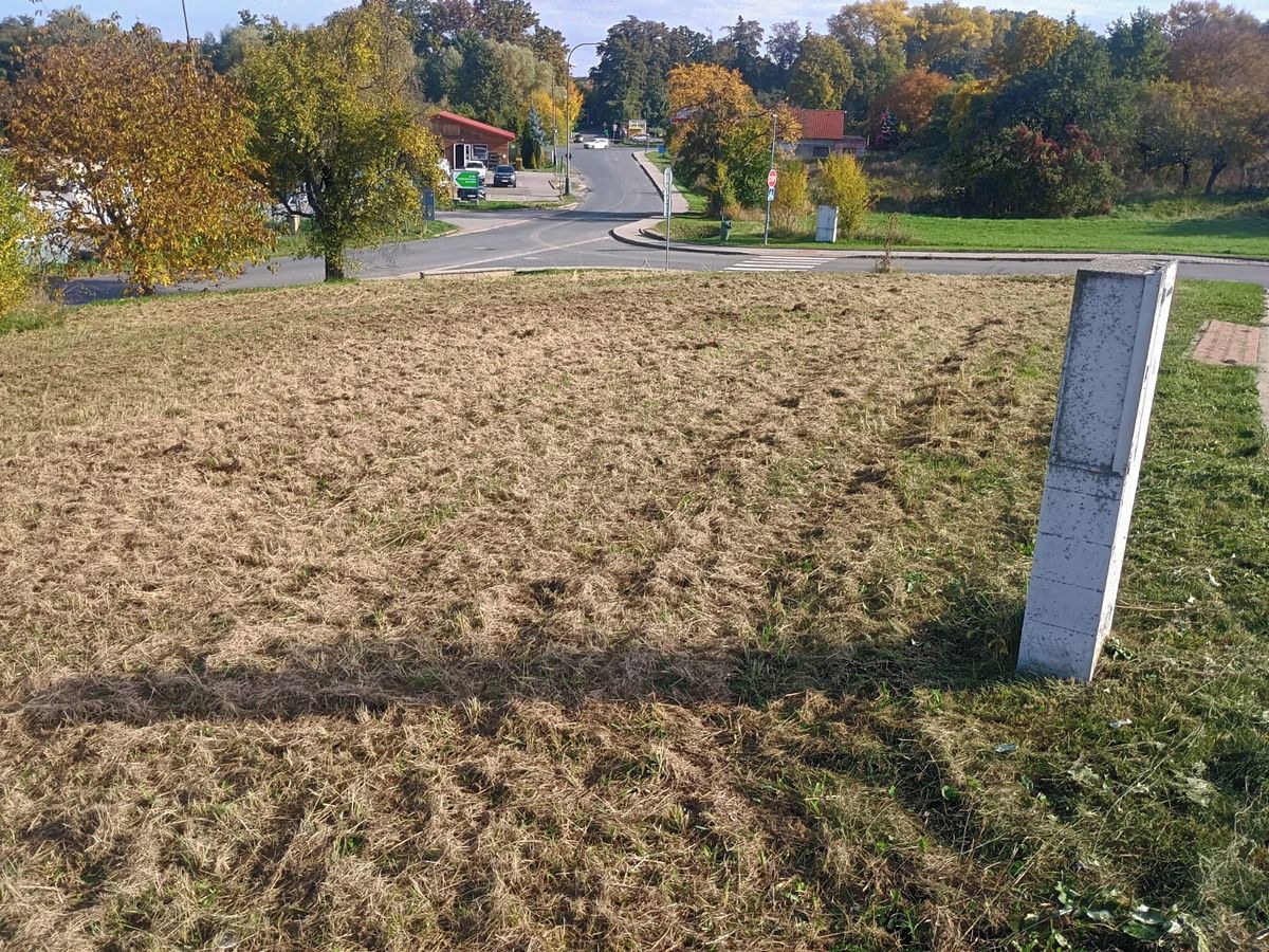 Prodej stavebního pozemku 708 m² – fotografie 4