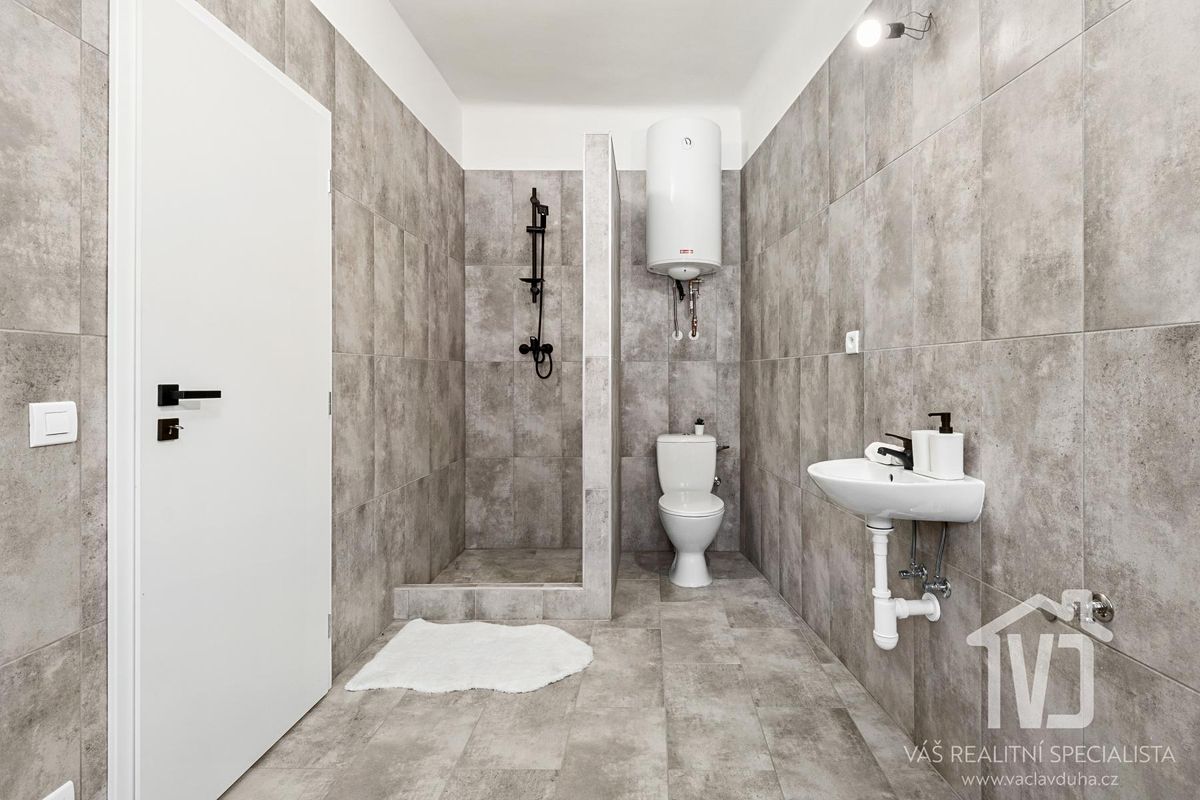 Prodej vícegeneračního domu 143 m², pozemek 130 m² – fotografie 2