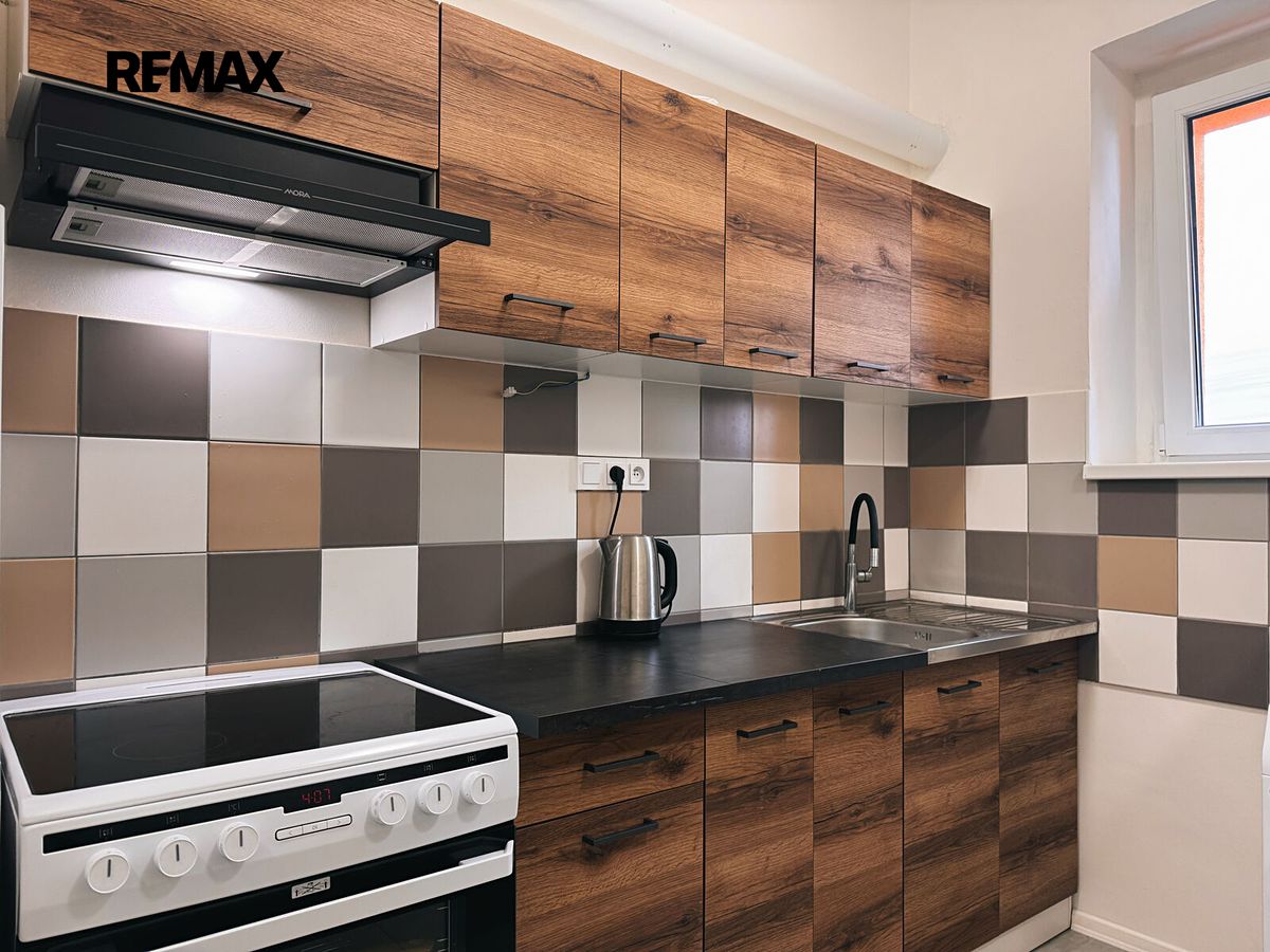 Pronájem bytu pokoje 25 m²