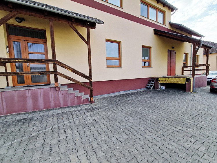 Комерційне приміщення в оренду, 615 м² (1 з 22)