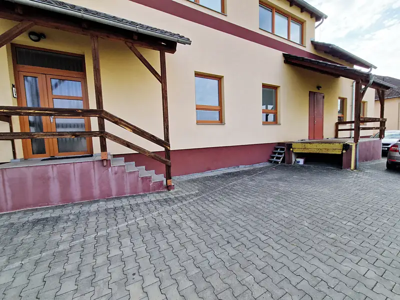 Pronájem kanceláře 615 m², Zlín – náhled fotky 1