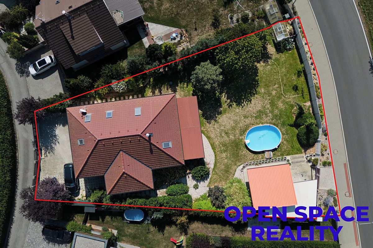 Prodej rodinného domu 115 m², pozemek 841 m² – fotografie 2