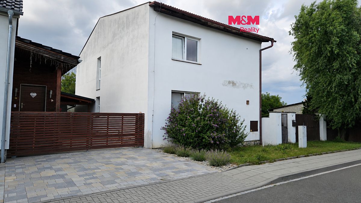 Prodej rodinného domu 180 m², pozemek 689 m²