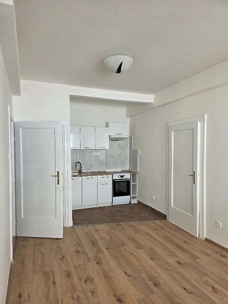 Pronájem bytu 2+kk 42 m² – fotografie 3